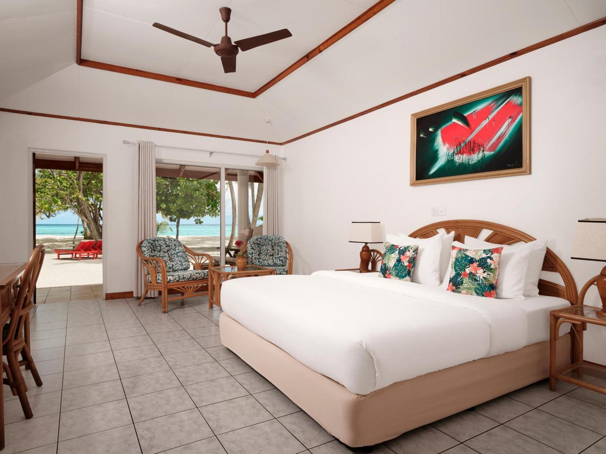 Villa Park Sun Island Resort Maamigili Island Room photo