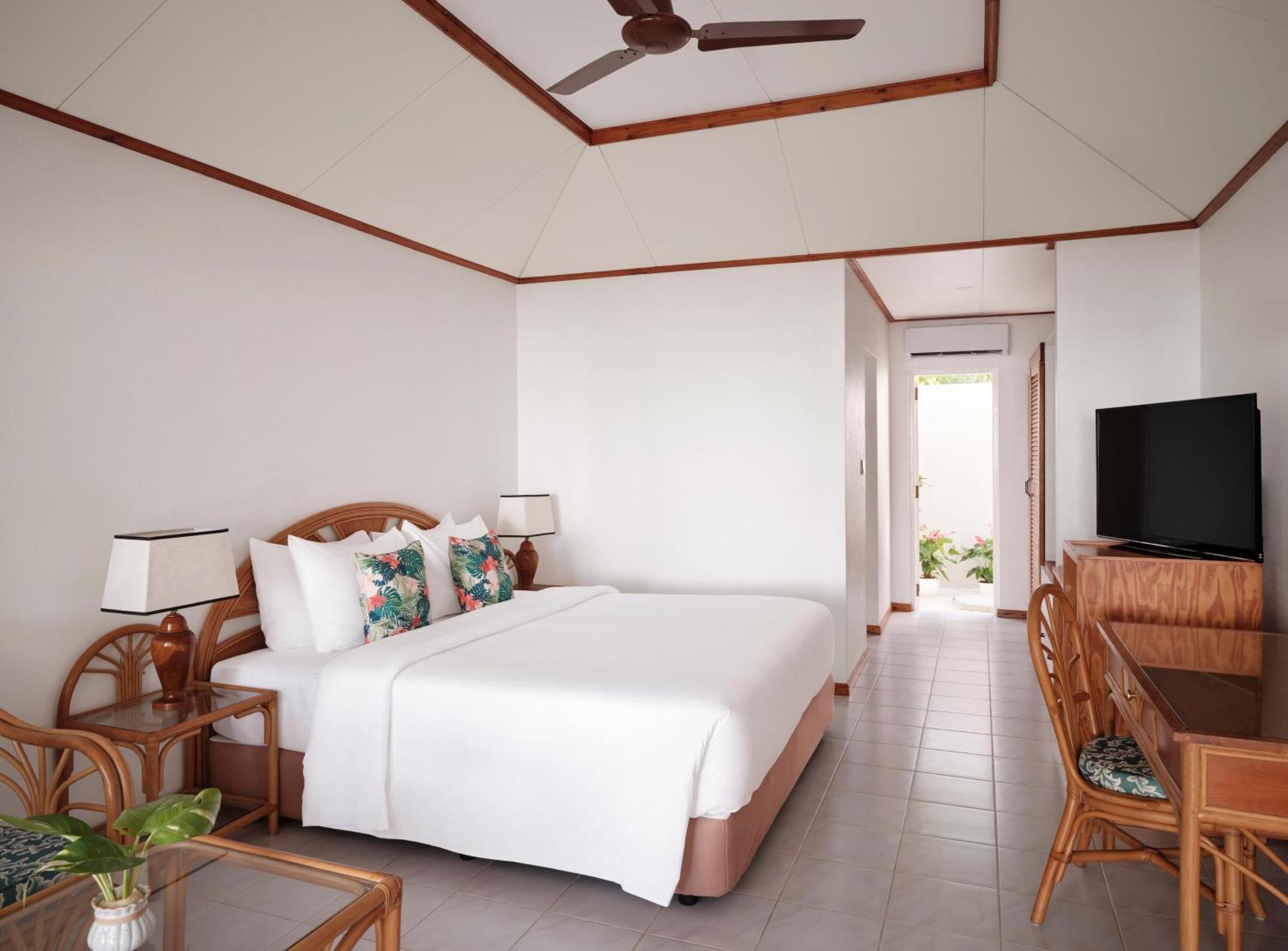 Villa Park Sun Island Resort Maamigili Island Room photo